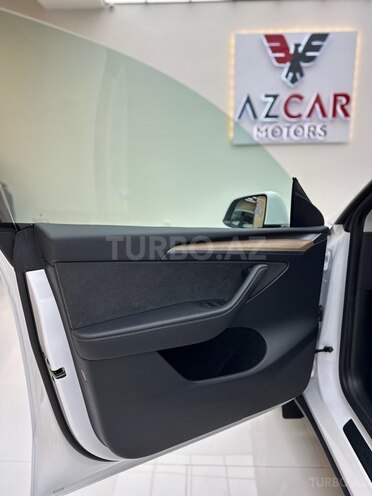 Tesla Model Y-15