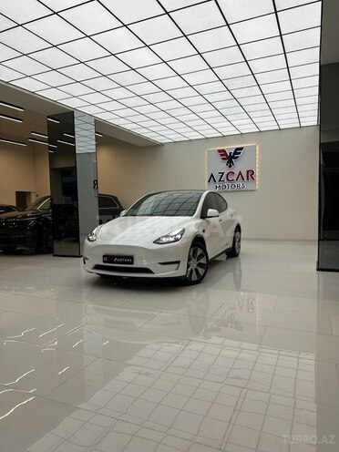 Tesla Model Y-4