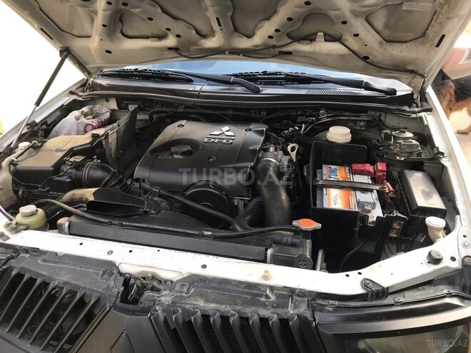 Mitsubishi L200 2007, 280,000 km - 2.5 l - Bakı