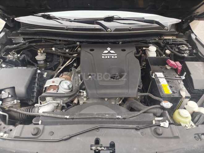 Mitsubishi L200-10