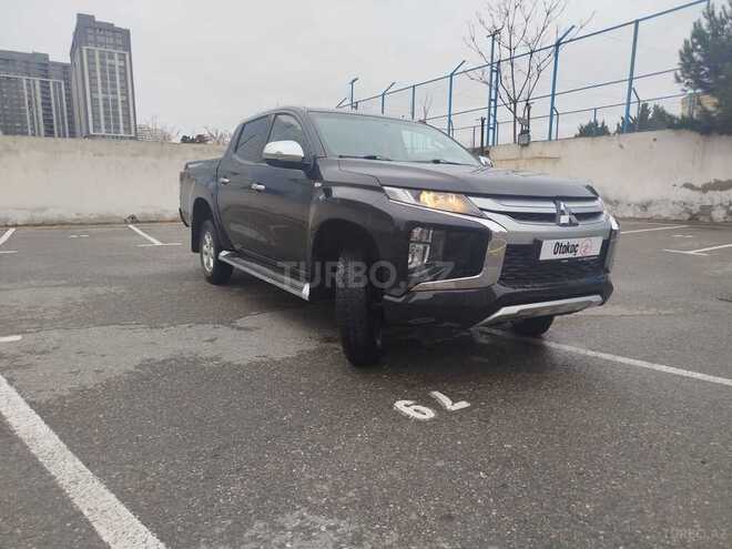 Mitsubishi L200-1