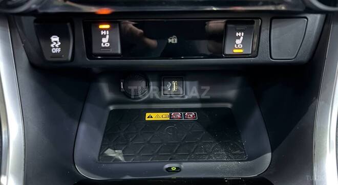 Toyota RAV4-15