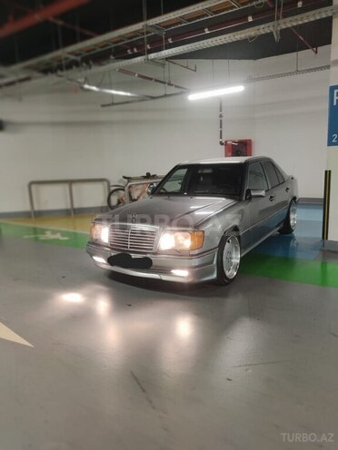 Mercedes E 300-1