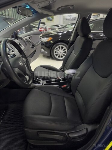 Hyundai Elantra 2015, 136,100 km - 1.8 л - Sumqayıt