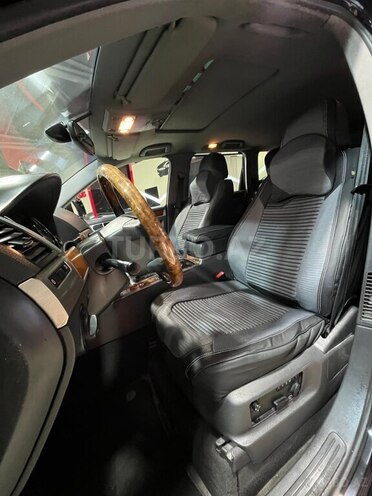 Volkswagen Touareg-12
