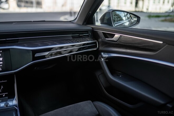 Audi A6-12