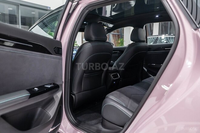 Geely Galaxy L6-17