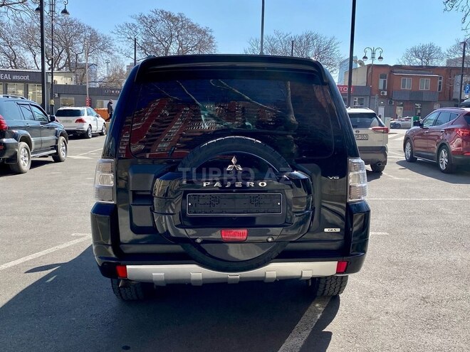 Mitsubishi Pajero-2