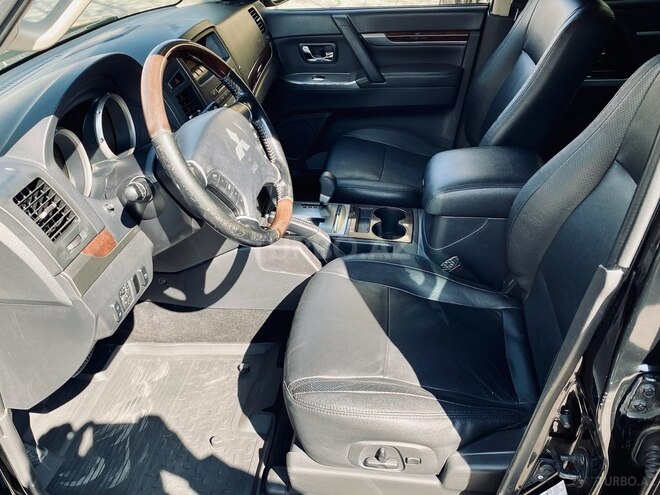 Mitsubishi Pajero-14