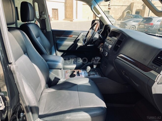 Mitsubishi Pajero-16