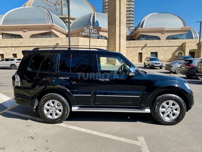 Mitsubishi Pajero-4