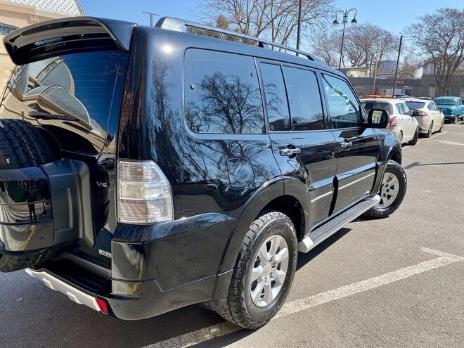 Mitsubishi Pajero-8