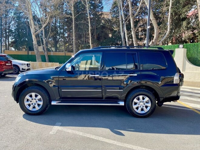 Mitsubishi Pajero-3
