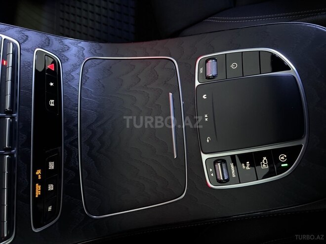 Mercedes E 300-13