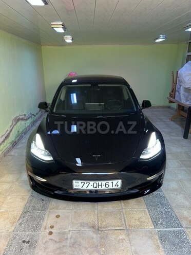 Tesla Model 3-1