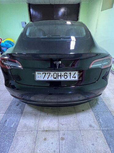 Tesla Model 3-6