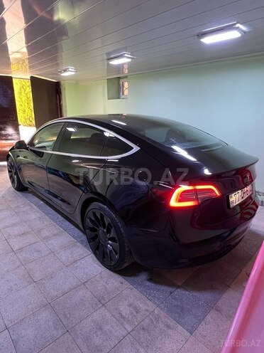 Tesla Model 3-4