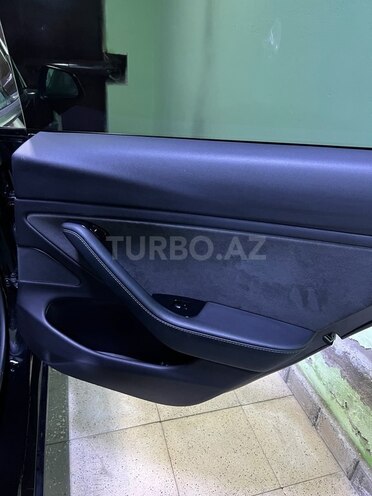 Tesla Model 3-12