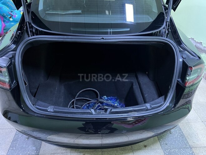 Tesla Model 3-9