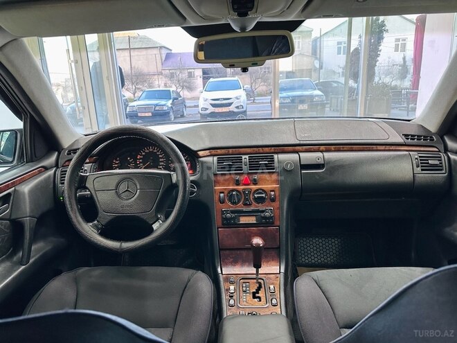 Mercedes E 240 1998, 216,000 km - 2.4 l - Sumqayıt