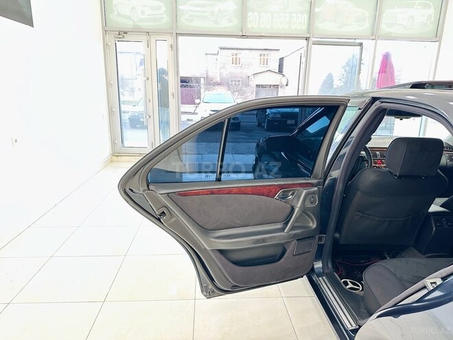 Mercedes E 240 1998, 216,000 km - 2.4 l - Sumqayıt