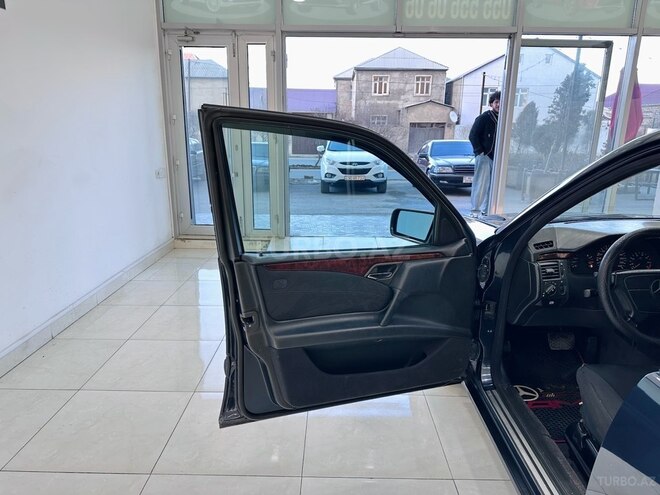 Mercedes E 240 1998, 216,000 km - 2.4 l - Sumqayıt