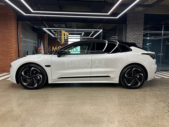 ZEEKR 001-8