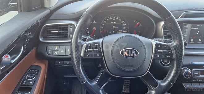 Kia Sorento-12