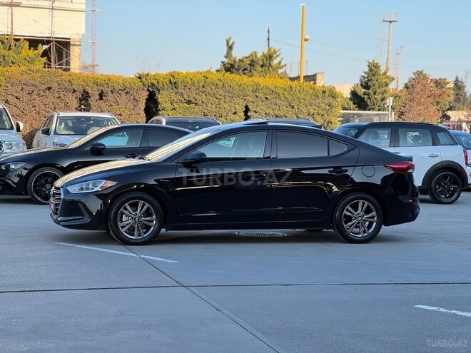 Hyundai Elantra-10