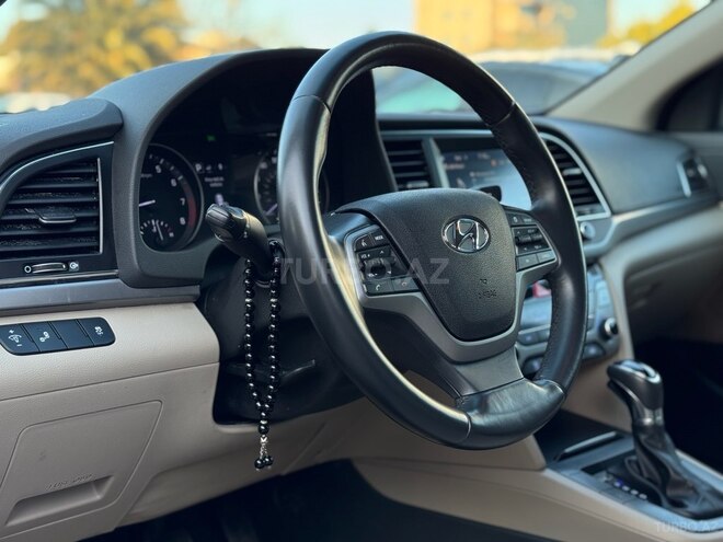 Hyundai Elantra-18