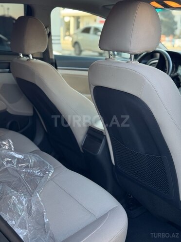 Hyundai Elantra-14