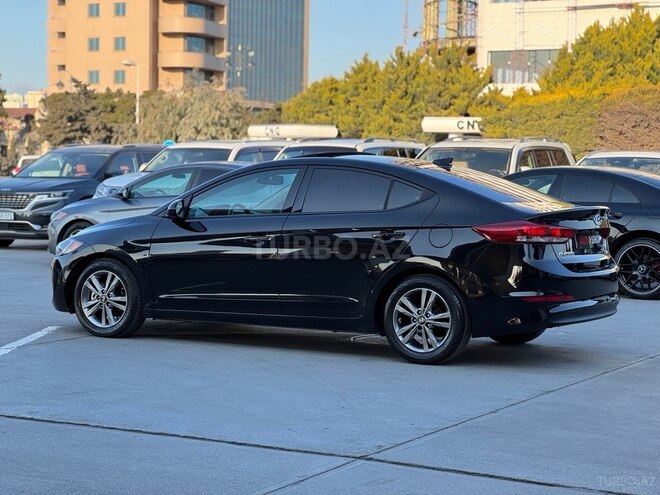 Hyundai Elantra-9