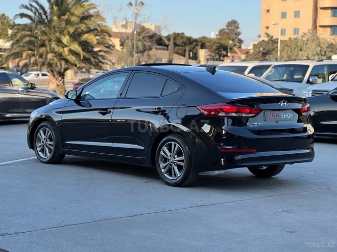 Hyundai Elantra-8