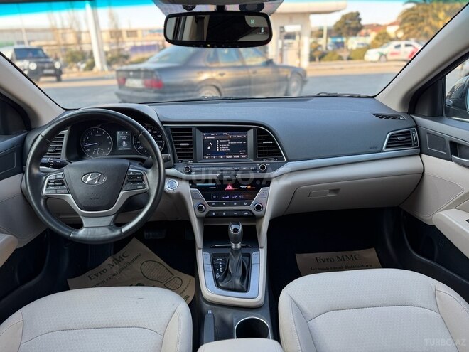 Hyundai Elantra-15