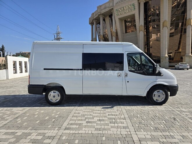 Ford Transit-17