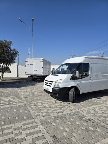 Ford Transit-16