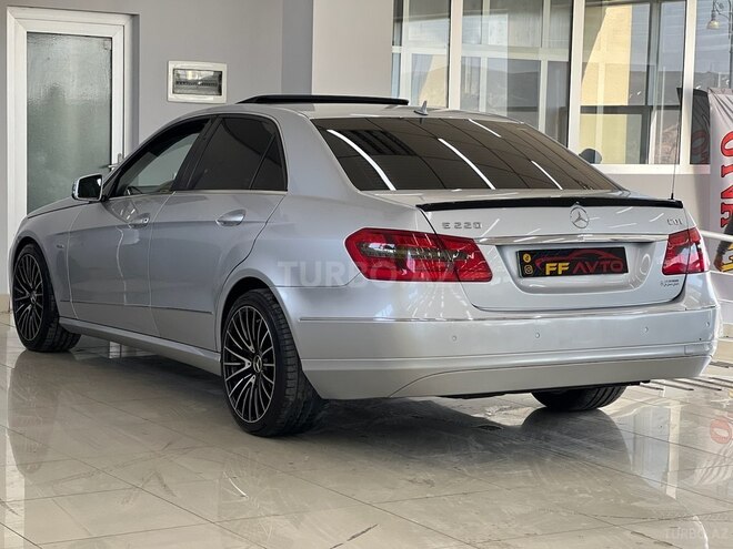 Mercedes E 220 d-6