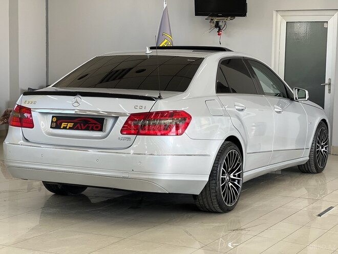 Mercedes E 220 d-8