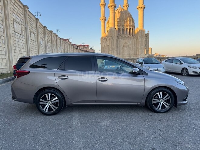 Toyota Auris 2015, 230,000 km - 1.4 l - Bakı
