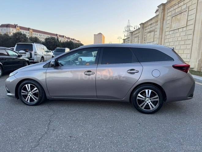 Toyota Auris 2015, 230,000 km - 1.4 l - Bakı