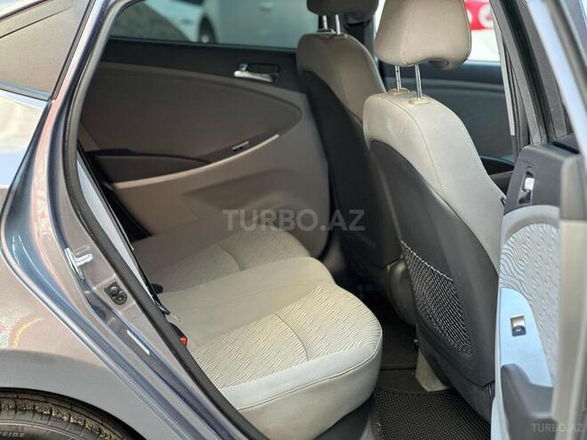 Hyundai Accent-7