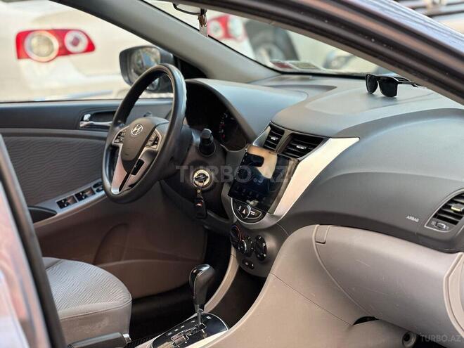 Hyundai Accent-6
