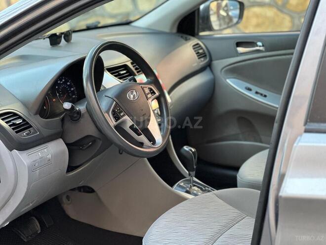 Hyundai Accent-5