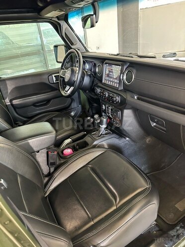 Jeep Wrangler-12