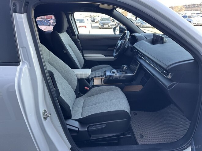 Mazda MX-30-17