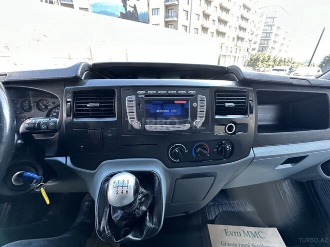 Ford Transit-19
