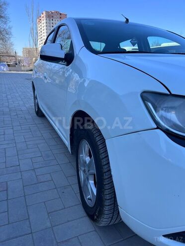 Renault Logan-3