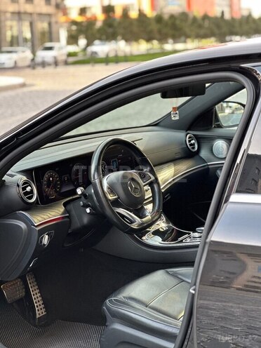 Mercedes E 220 d 2017, 303,000 km - 2.0 l - Bakı