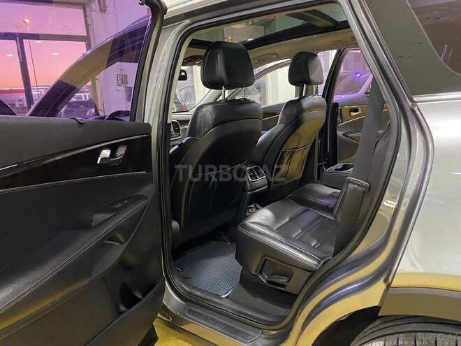 Kia Sorento-13