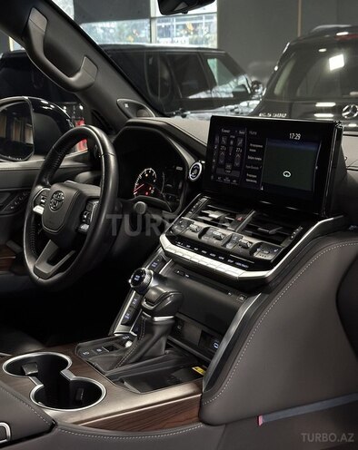 Toyota Land Cruiser-18